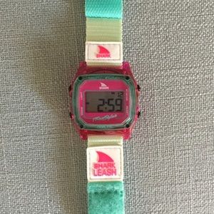 SHARK CLASSIC LEASH WATCH TINTED MINT AND PINK